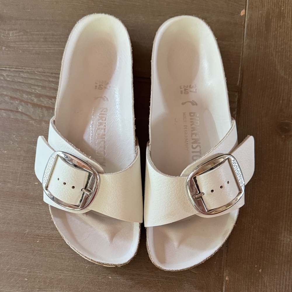Birkenstock White sandal with silver buckle